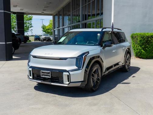 Ivory Silver Matte 2024 Kia EV9 GT-LINE