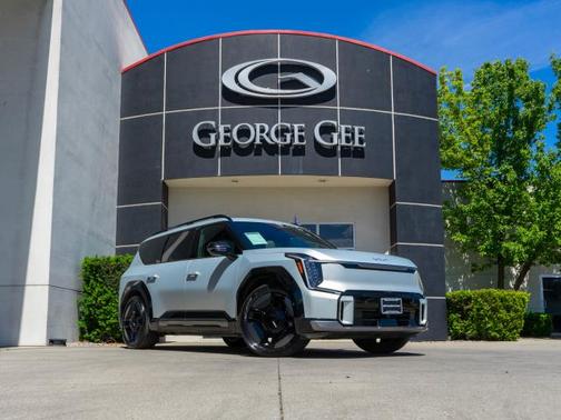 Ivory Silver Matte 2024 Kia EV9 GT-LINE