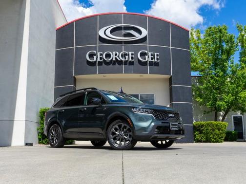 Green 2023 Kia Sorento EX X-LINE