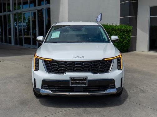 White 2025 Kia Sorento Hybrid EX