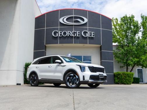 White 2025 Kia Sorento Hybrid EX