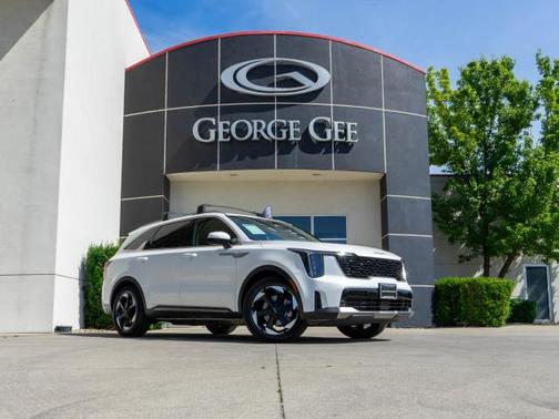 White 2026 Kia Sorento Hybrid EX