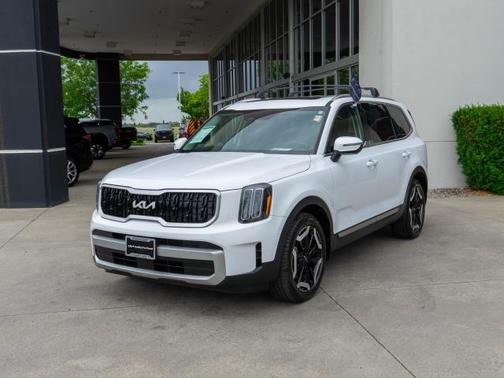 White 2024 Kia Telluride EX