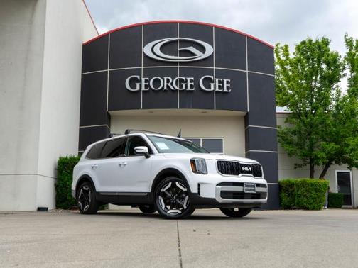 White 2024 Kia Telluride EX