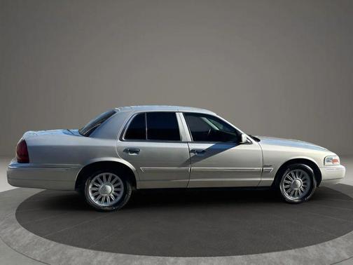 2009 Mercury Grand Marquis LS Sedan 4D