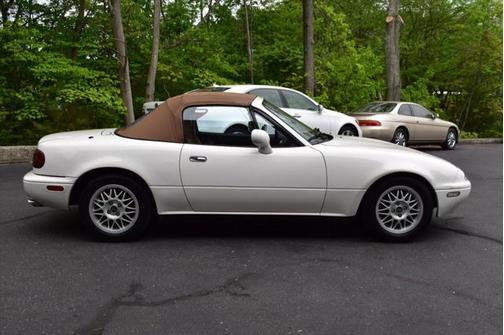 1995 Mazda MX-5 Miata Convertible 2D
