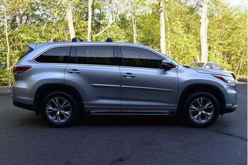 2016 Toyota Highlander LE