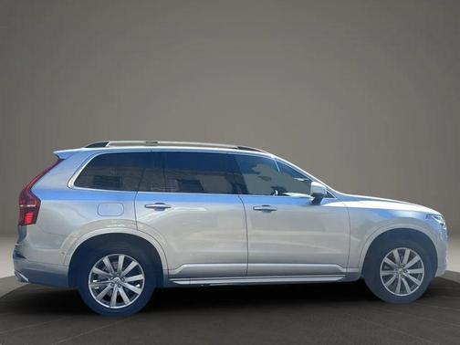 2017 Volvo XC90 T6 Momentum
