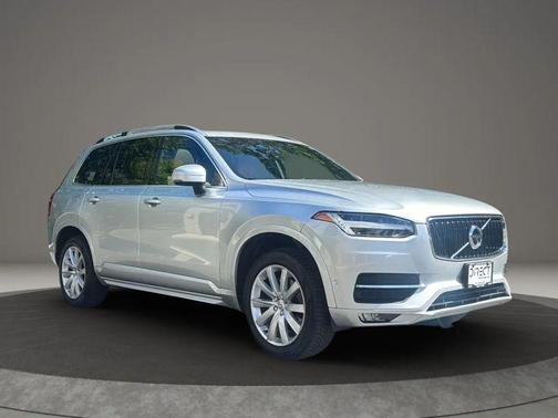 2017 Volvo XC90 T6 Momentum