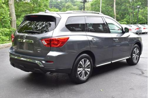 2019 Nissan Pathfinder SL