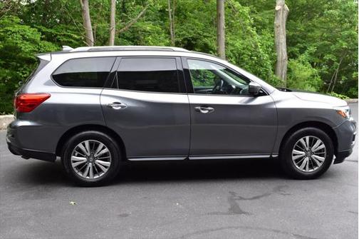2019 Nissan Pathfinder SL