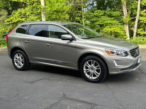 Seashell Metallic 2016 Volvo XC60 T5 Drive-E Premier