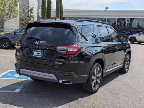 2025 Honda Pilot Touring 8-Passenger