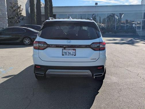 2025 Honda Pilot Touring 8-Passenger