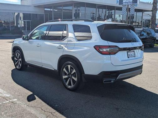 2025 Honda Pilot Touring 8-Passenger