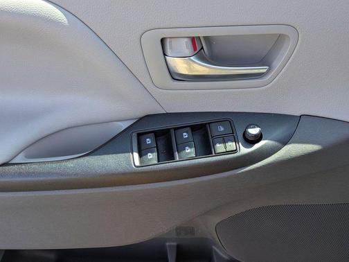 2020 Toyota Sienna LE