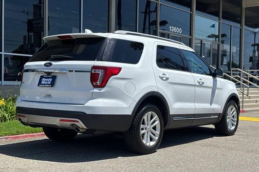White 2016 Ford Explorer XLT