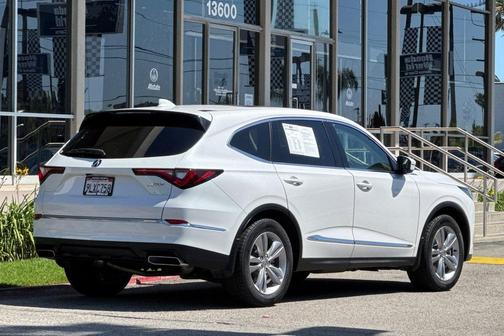 Platinum White Pearl 2024 Acura MDX Standard