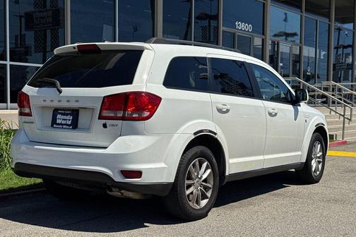 White 2015 Dodge Journey SXT