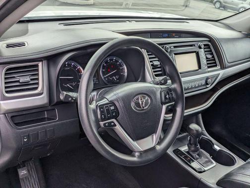 2015 Toyota Highlander LE