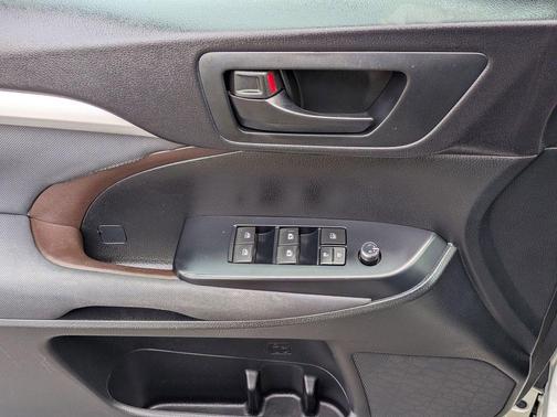 2015 Toyota Highlander LE