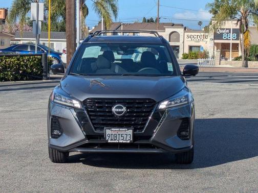 2023 Nissan Kicks SR