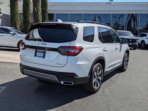 2025 Honda Pilot AWD TRG