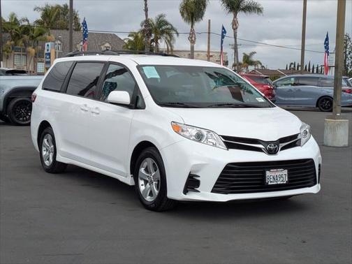 2018 Toyota Sienna LE