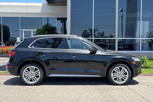Black Metallic 2018 Audi Q5 2.0T Tech Premium