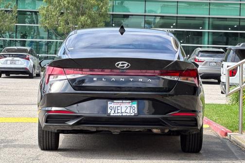 Phantom Black 2021 Hyundai ELANTRA SEL