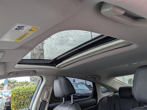 2022 Honda Insight Touring