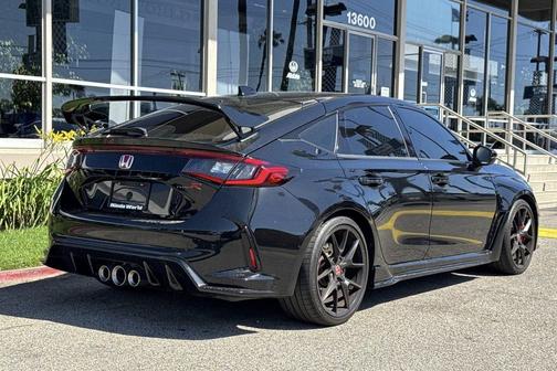 Crystal Black Pearl 2024 Honda Civic Type R