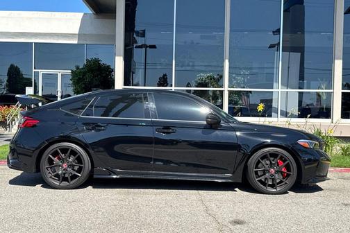 Crystal Black Pearl 2024 Honda Civic Type R