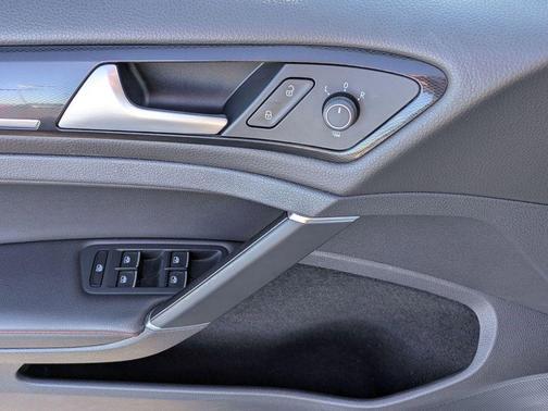 2016 Volkswagen Golf GTI 2.0T SE 4-Door