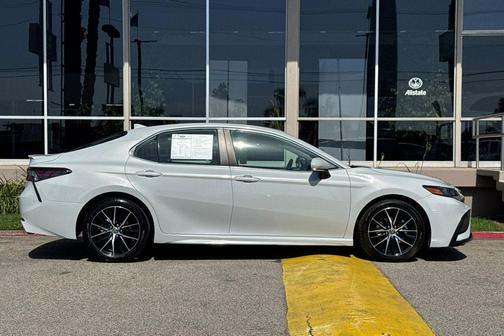 Ice 2024 Toyota Camry SE