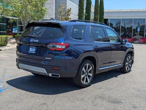 2025 Honda Pilot Touring 8-Passenger