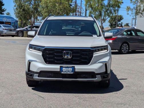 2025 Honda Pilot Touring 8-Passenger