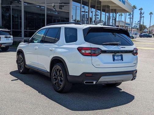 2025 Honda Pilot Touring 8-Passenger