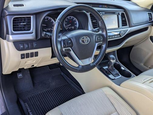 2017 Toyota Highlander LE