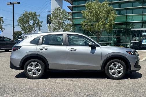 Silver Metallic 2025 Honda HR-V LX