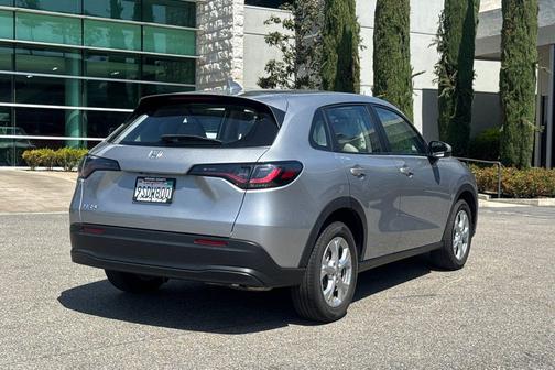 Silver Metallic 2025 Honda HR-V LX