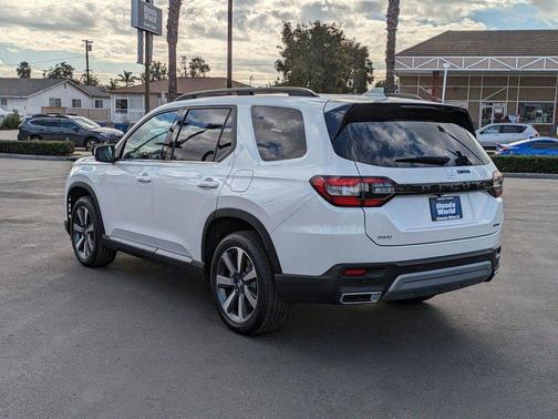 2025 Honda Pilot AWD TRG
