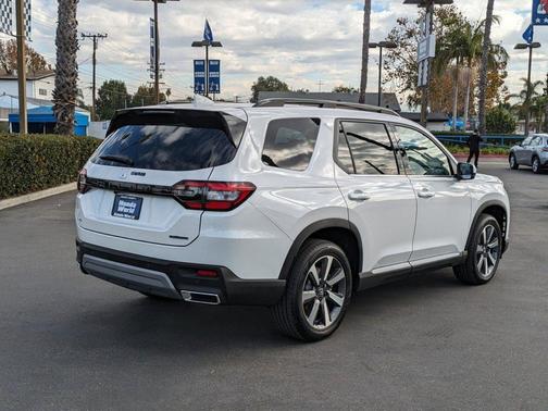2025 Honda Pilot AWD TRG