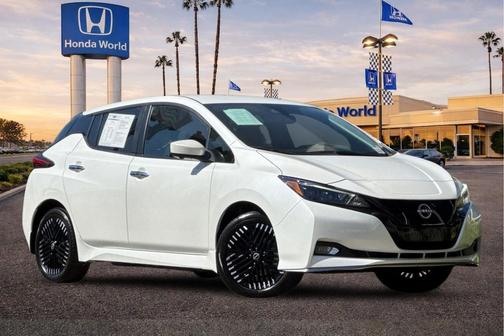 Pearl White Tricoat 2023 Nissan Leaf SV PLUS 60 kWh