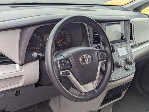 2015 Toyota Sienna LE