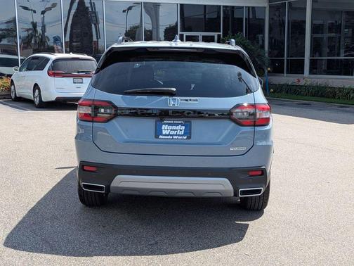 2025 Honda Pilot Touring 8-Passenger