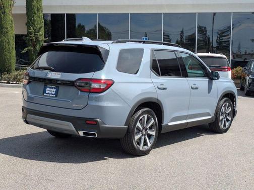 2025 Honda Pilot Touring 8-Passenger