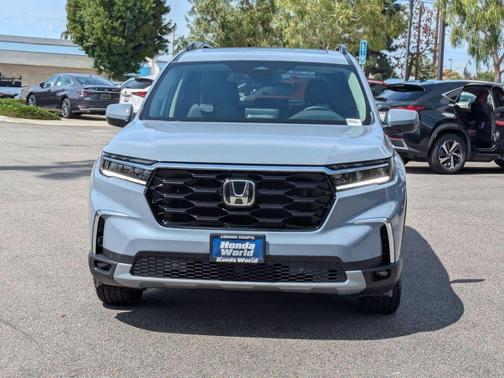 2025 Honda Pilot Touring 8-Passenger