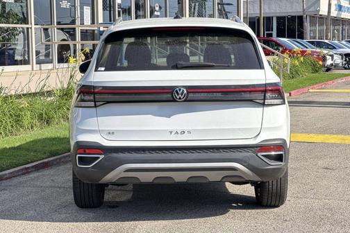 Pure White 2025 Volkswagen Taos 1.5T SE