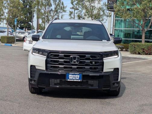 Platinum White Pearl 2026 Honda Pilot Sport